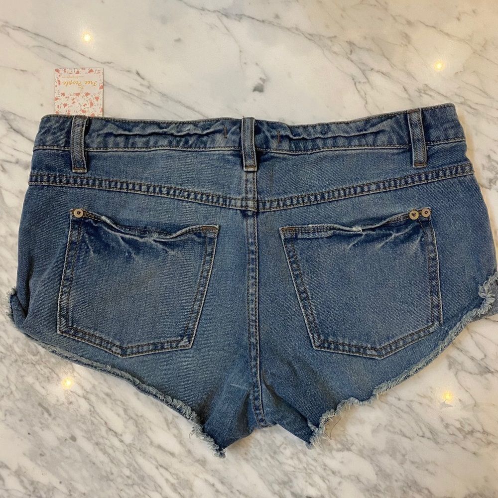 Free People Irreplaceable Cut Off Short in Felton - Picture 2 of 6